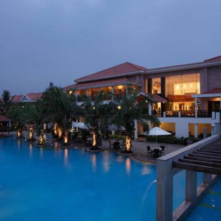 Palm Meadows Resort Bangalore Buitenkant foto