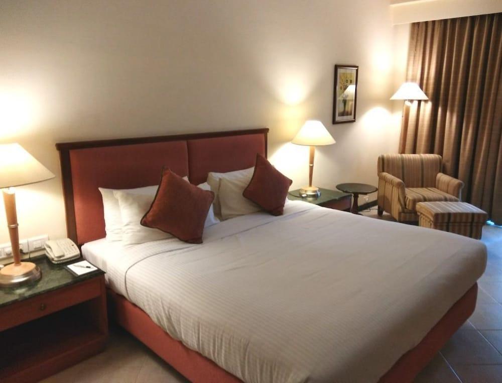 Palm Meadows Resort Bangalore Buitenkant foto