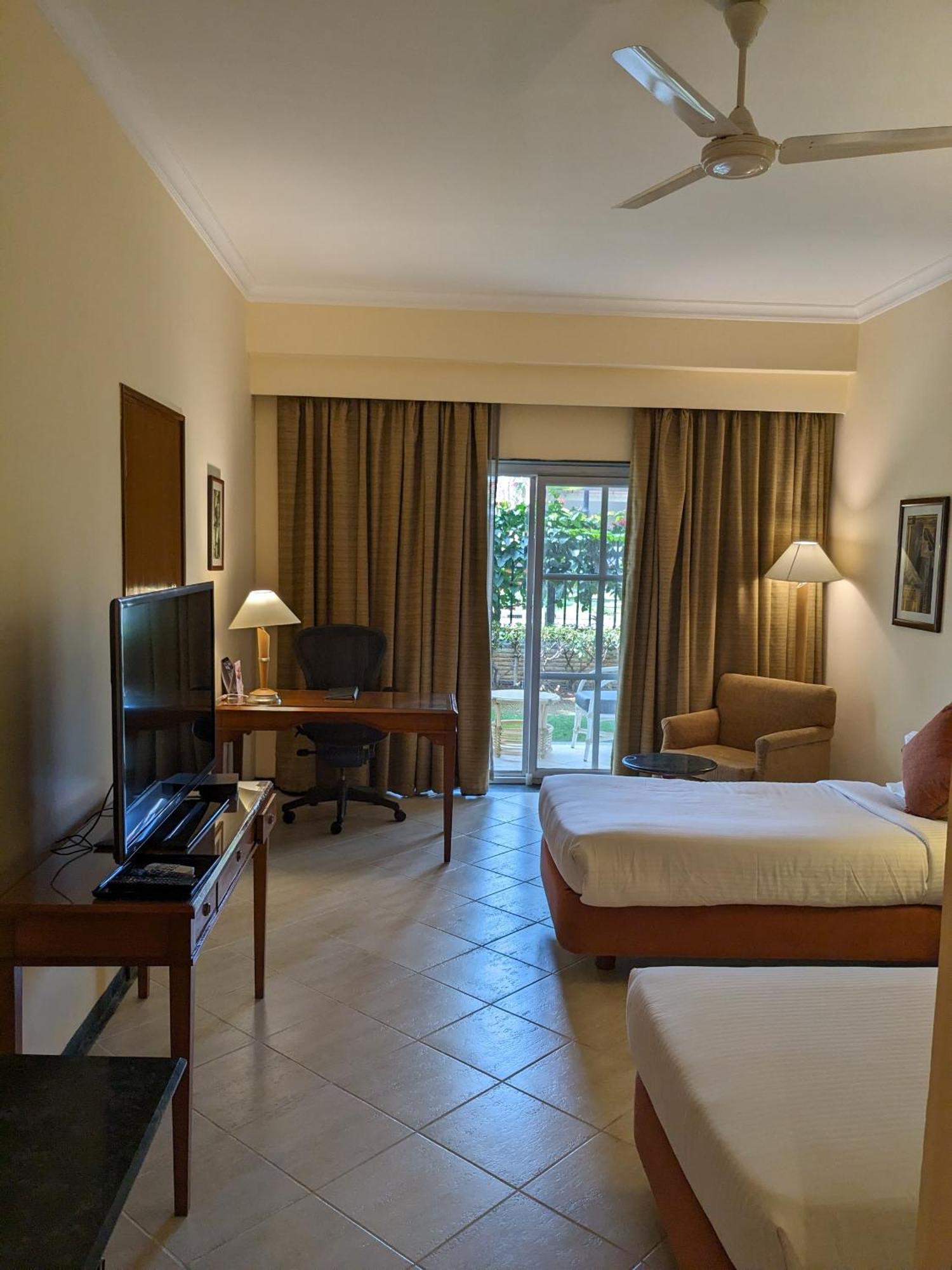 Palm Meadows Resort Bangalore Buitenkant foto