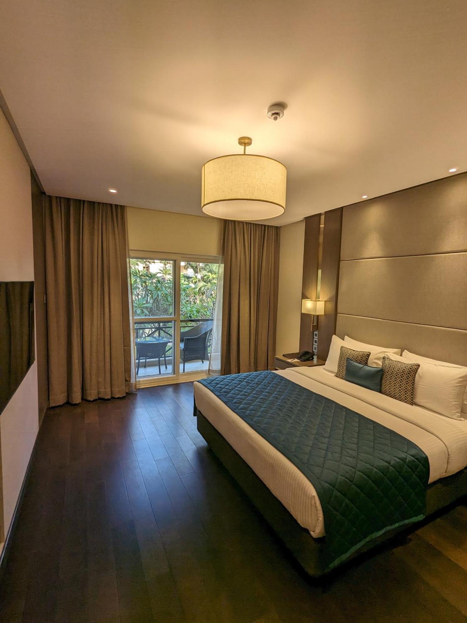 Palm Meadows Resort Bangalore Buitenkant foto