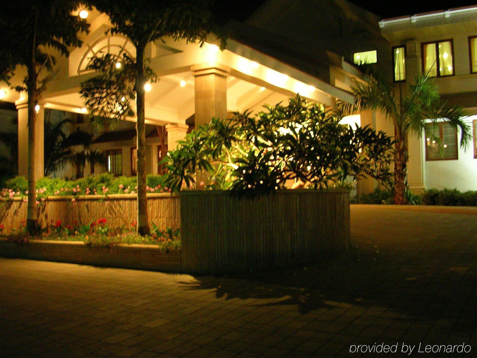 Palm Meadows Resort Bangalore Buitenkant foto