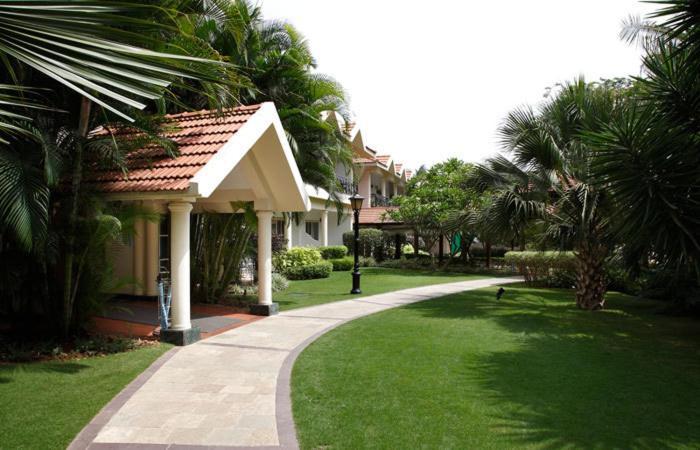 Palm Meadows Resort Bangalore Buitenkant foto