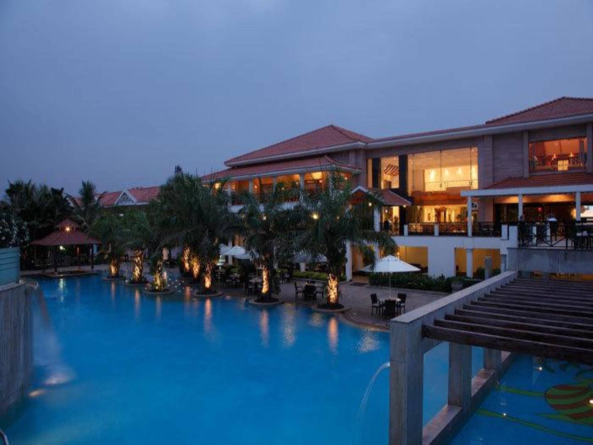 Palm Meadows Resort Bangalore Buitenkant foto